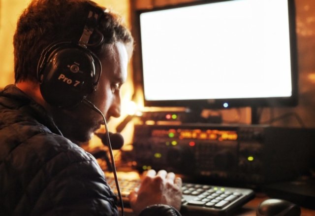 Ted KG6AJH listens to the pileup on 20 Meters