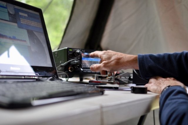Alan K1MZM makes an adjustment to his IC-7300 Tranceiver