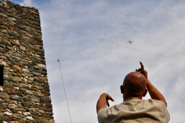 Chris throws an anchor for a wire antenna - Will it make it?
